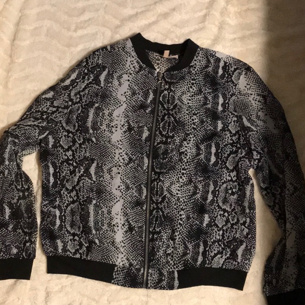 Philosophy large black white snake print